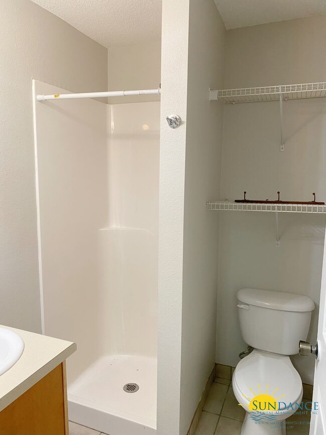 Building Photo - Nice 2 Bedroom Duplex in Navarre!