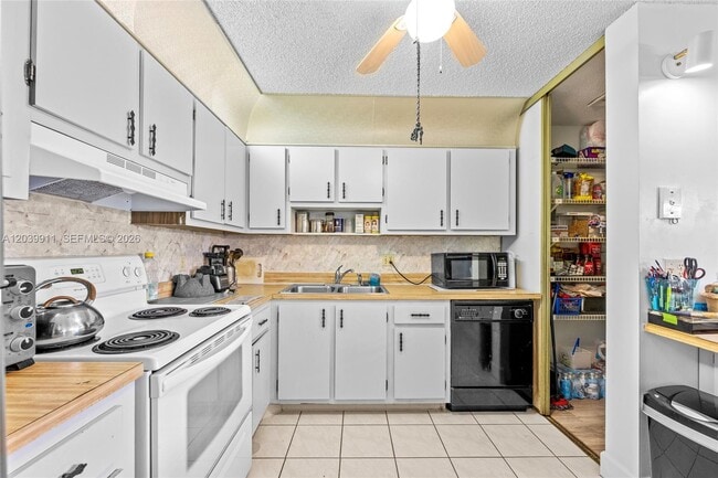 Building Photo - 5839 La Pinata Blvd