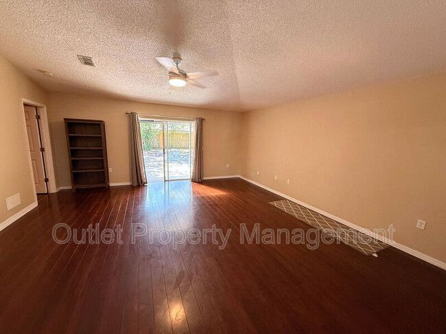 Building Photo - 1437 Dandelion Dr