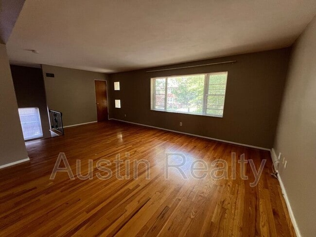 Building Photo - 1104 Ralph Terrace