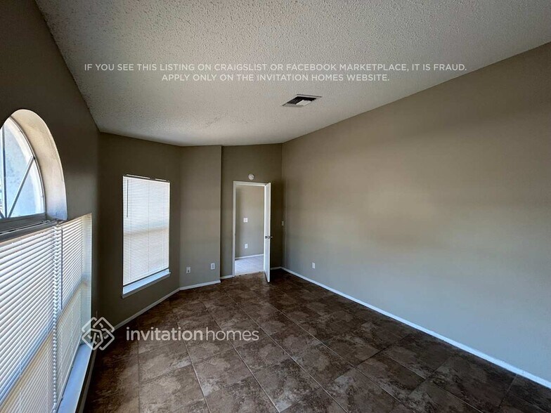 Building Photo - 4704 Bloom Dr