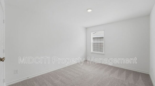 Building Photo - 966 Bluegrass Pt