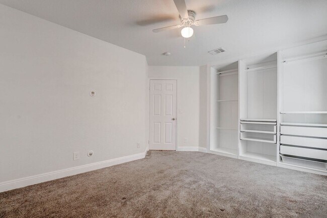 Building Photo - 26 Fantasia Ln