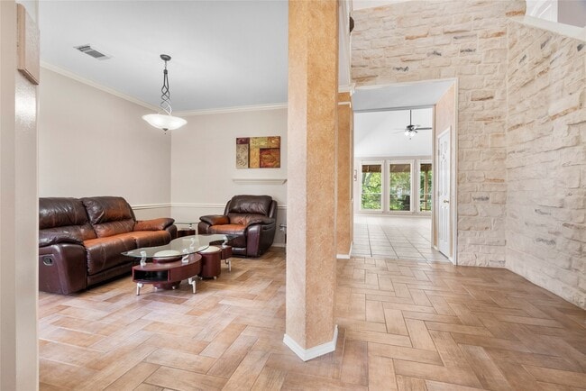 Building Photo - 510 Crestwater Ct