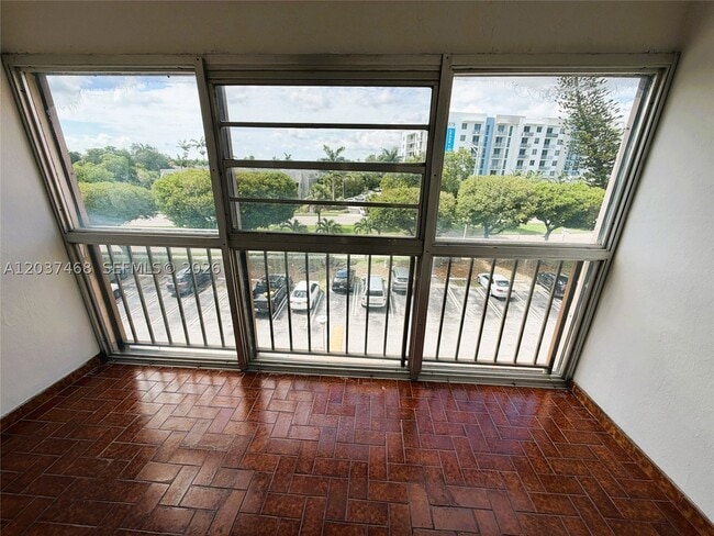 Building Photo - 406 W Park Dr