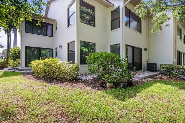 Building Photo - 5483 Peppertree Dr