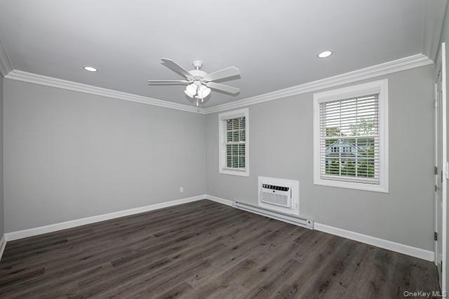 Building Photo - 164 W Montauk Hwy