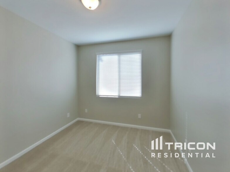 Building Photo - 12337 W Glenn Dr