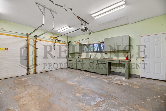 Building Photo - 614 N Brownthrush Ln