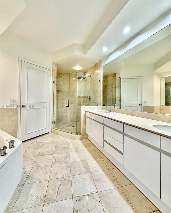 Building Photo - 808 Brickell Key Dr