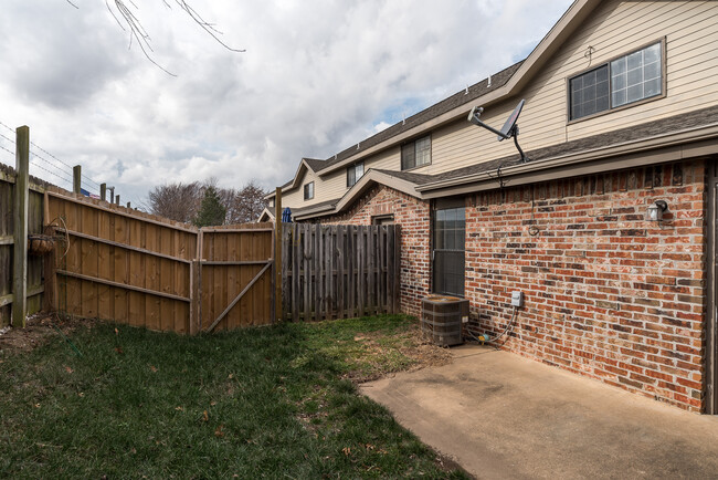 Building Photo - Meerstrong-4048