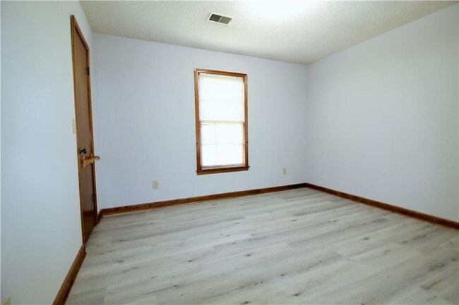 Building Photo - 585 Wayside Dr