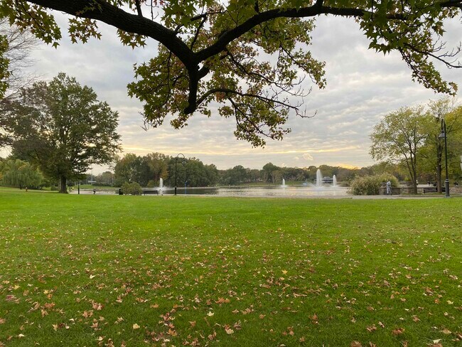 Building Photo - 517 74th St