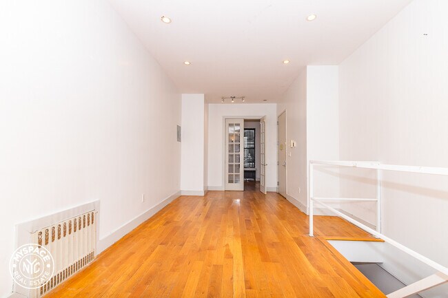 Building Photo - 233 Jefferson St