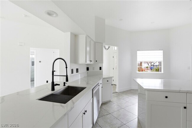 Building Photo - 5204 Elm Grove Dr
