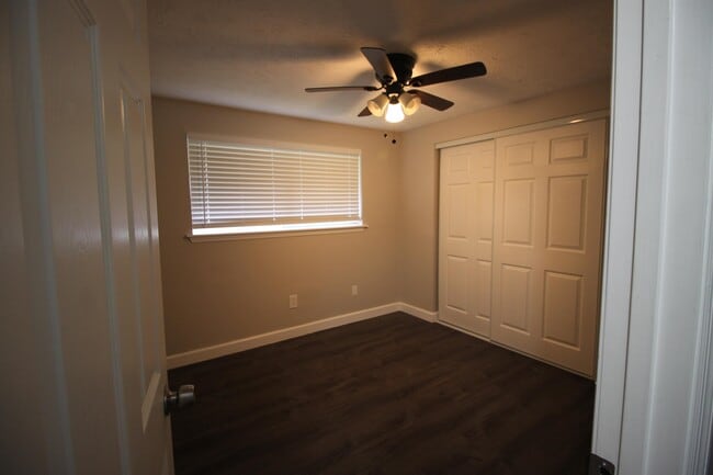 Building Photo - 3915 Oriely Dr E