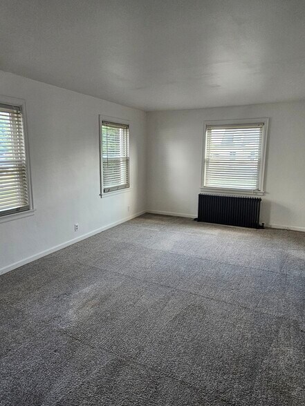 Living room - 105 Ohio St