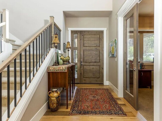 Building Photo - Spacious Tetherow Home with Community Amenities