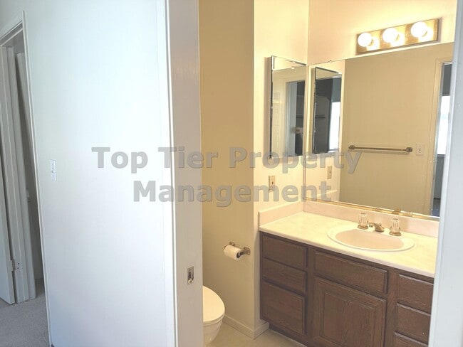 Building Photo - Very nice 2 bed, 2.5 bath, 1,178 sqft Walnut Creek Townhouse in desirable Main Chance Estates Dev...