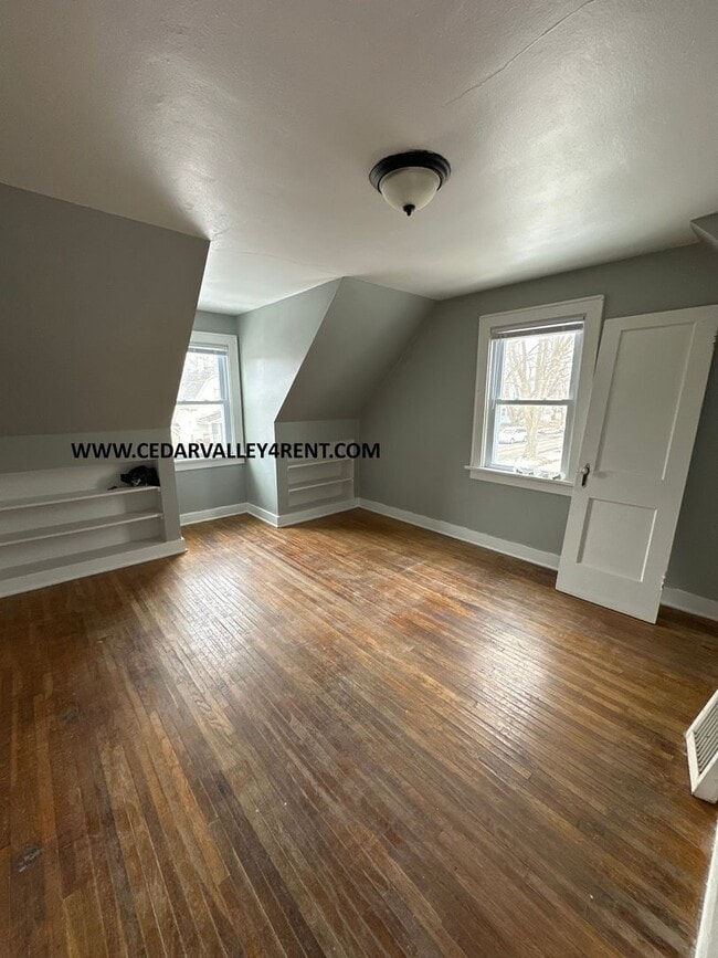 Building Photo - 1445 W 2nd St