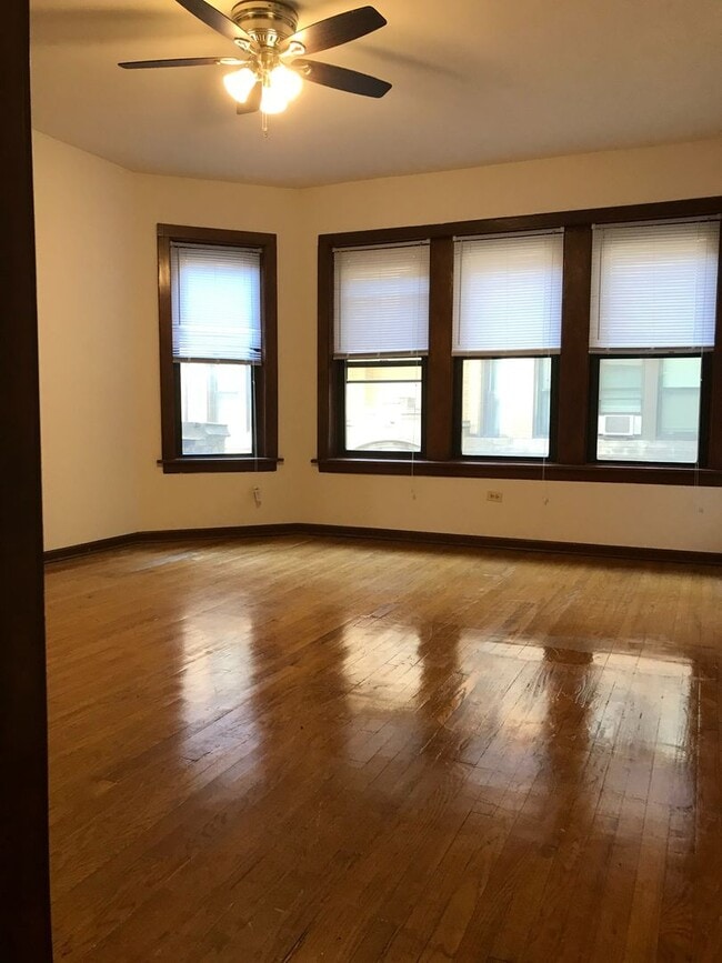 Building Photo - Beautiful Studio Apartment Available for Sublet March 1st