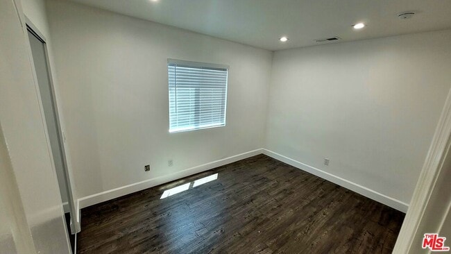 Building Photo - 17629 Burbank Blvd