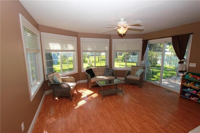 Building Photo - 4 Bedroom, 1.5 Bathroom Beautiful Home - You do not want to miss this one!