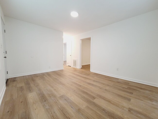 Building Photo - Brand New Remodeled One Bed One Bath