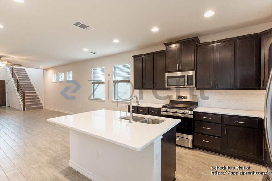 Building Photo - 7603 Elk Grove Path