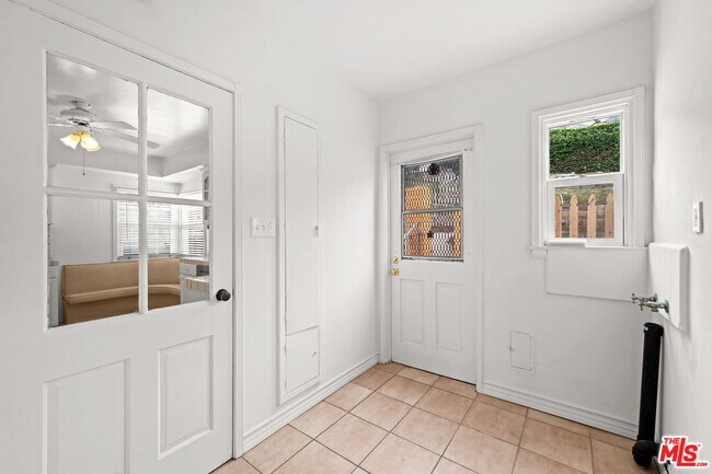 Building Photo - 3715 Homeland Dr