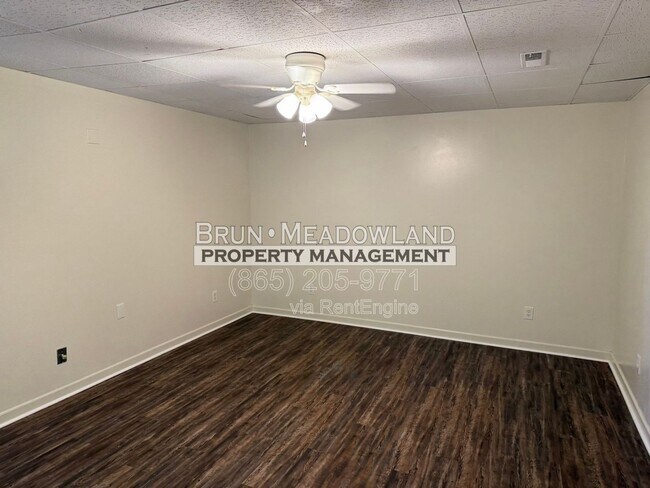 Building Photo - 1921 Meadowland Ln