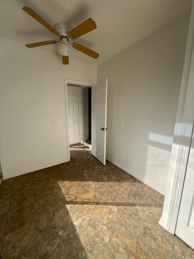 Building Photo - 667 Lake Dexter Cir