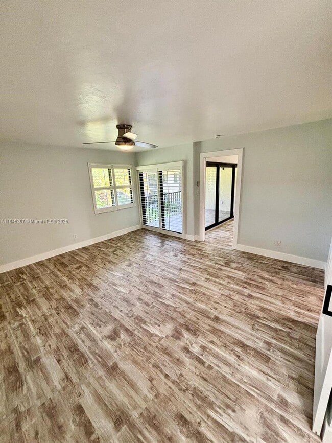 Building Photo - 4967 Pepper Cir