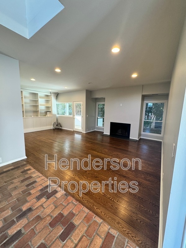 Building Photo - 501 Fenton Pl