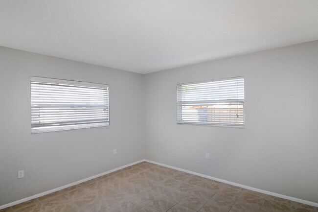 Building Photo - South Venice Annual Home for Rent