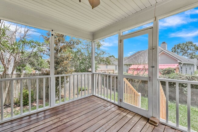 Building Photo - Charming 3BR/2.5BA Home with 2-Car Garage & Fenced Yard in Citadel Woods — West Ashley