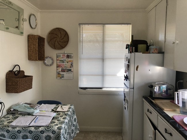 Building Photo - 343 E Thomson Ave