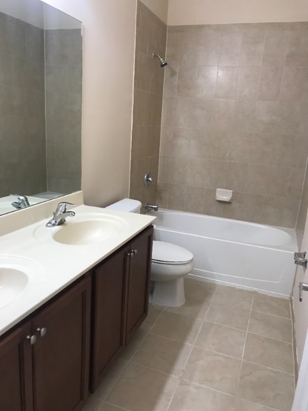 Building Photo - 3236 NW 31st Terrace