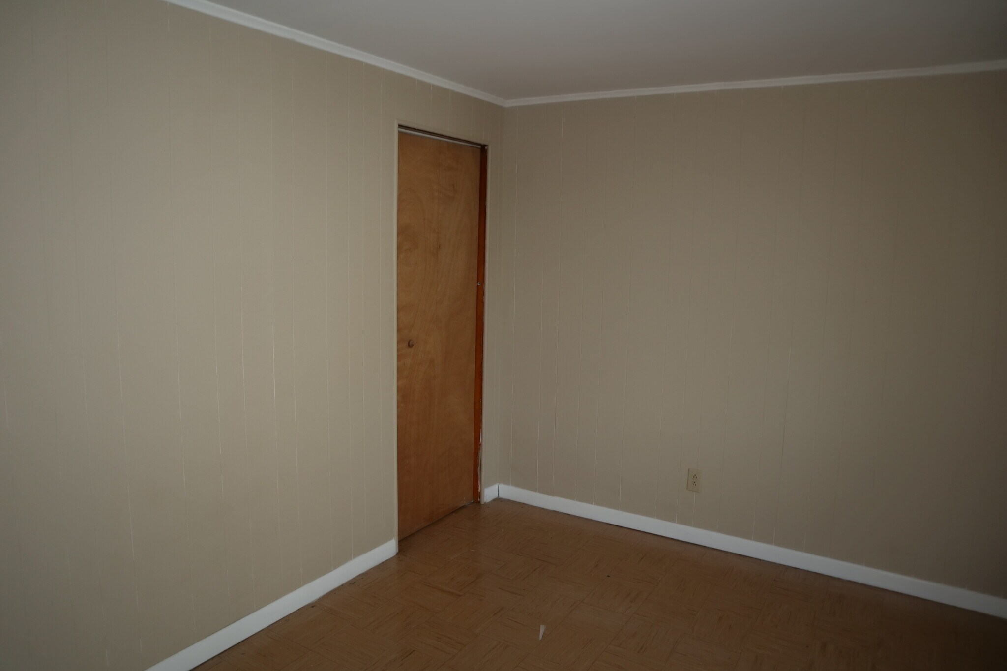 Building Photo - 823 Crest Ave