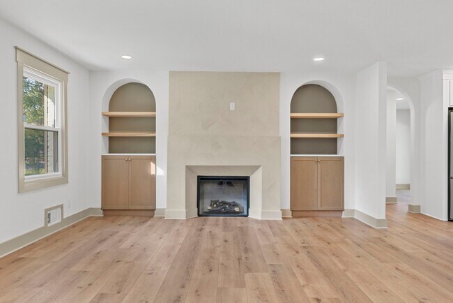 Building Photo - 460 Hilltop Trail