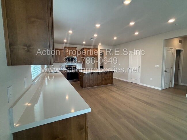 Building Photo - Action Properties Offering Roseville Solar: Inspiration Village Community Gated: 3 Bedroom 3 Bath...