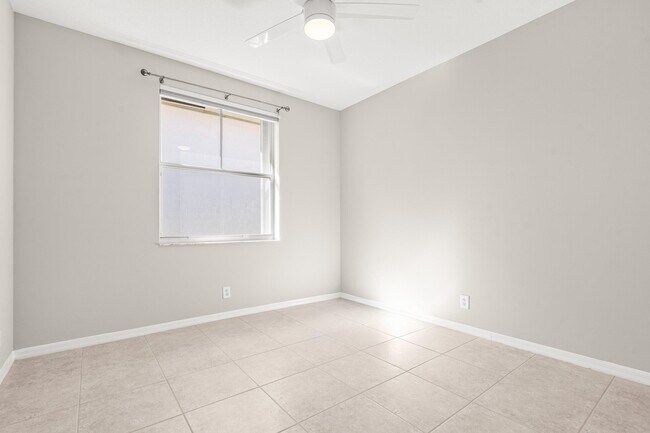 Building Photo - 1366 Crossbill Ct