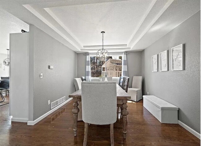 Building Photo - OMG this is a Stunning Large 5 BR House