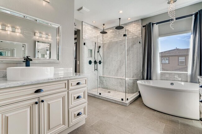 Building Photo - Stunning 4 Bedroom /4bath in Summerlin