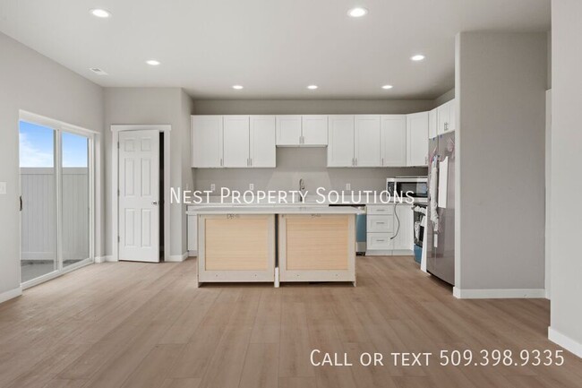 Building Photo - Brand New 3 Bed 2.5 Bath Townhome!! WSG In...