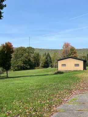 Building Photo - 2 Bedroom 1.5 Bath Single Family Home Avai...