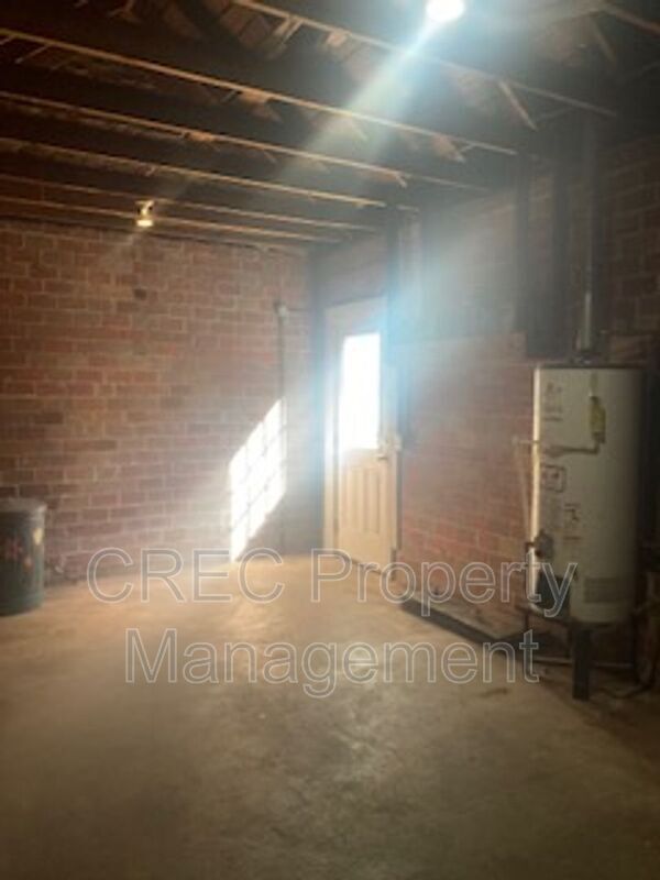 Building Photo - 9 Penn Ave