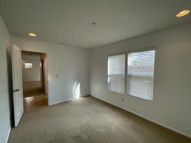 Building Photo - 322 Arcade Dr