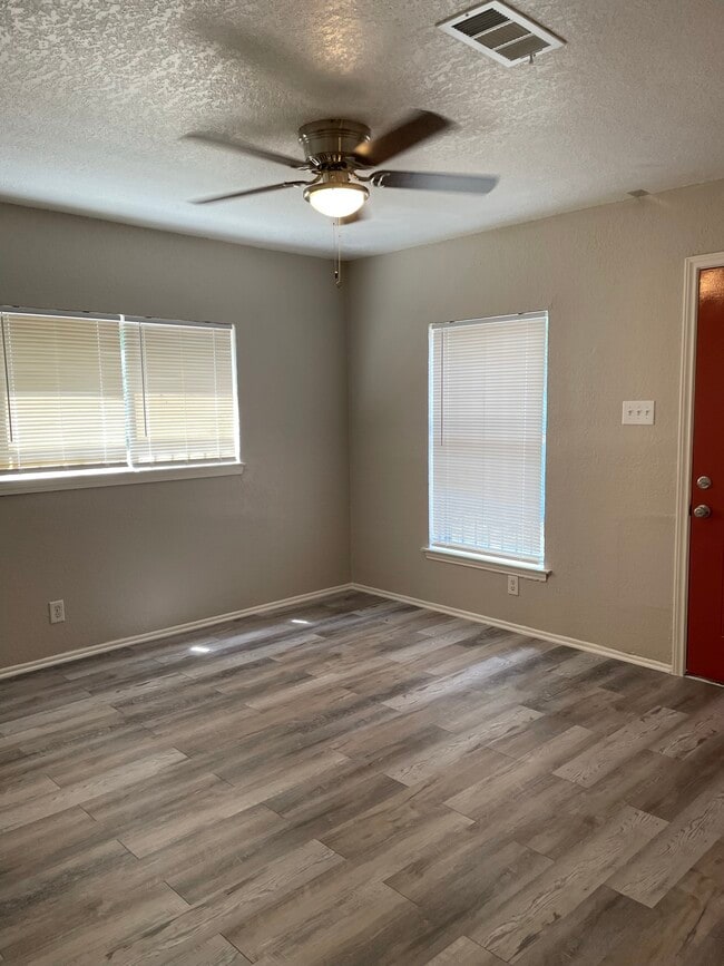 Building Photo - 10910 Baltic Dr