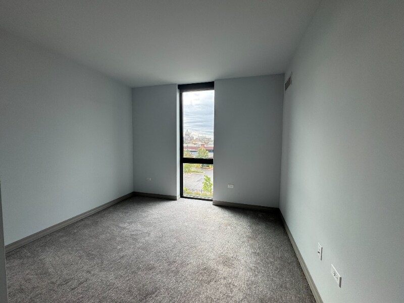 Building Photo - 2131 N Elston Ave